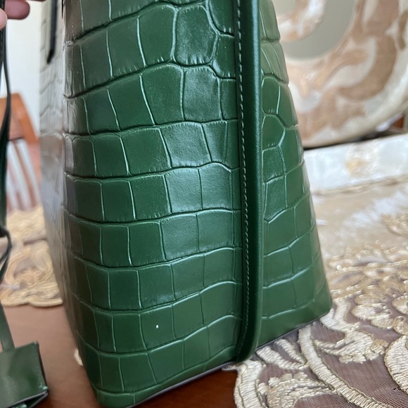 Michael Kors LG green tote - Picture 8 of 13